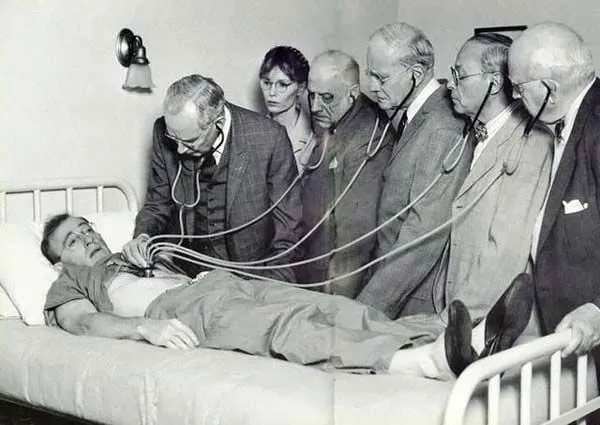 Medicos Usando Estetoscopio